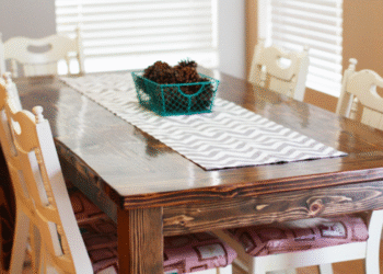 how to use table runners at trade shows